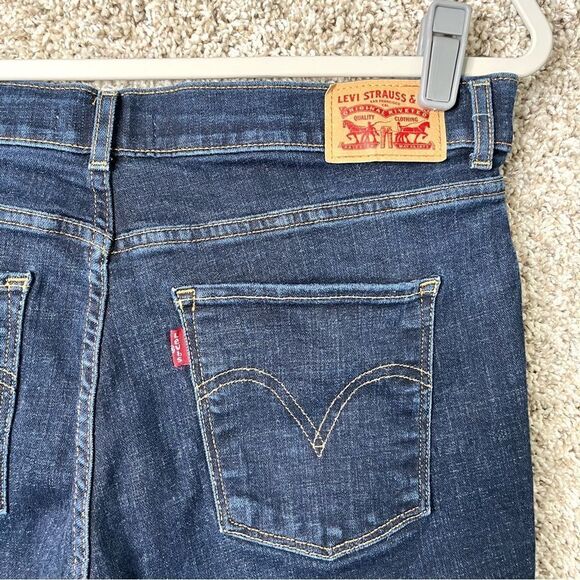 Levi’s Jeans Women’s 30/10 Classic Boot Cut Dark Wash Denim Blue - Picture 6 of 6